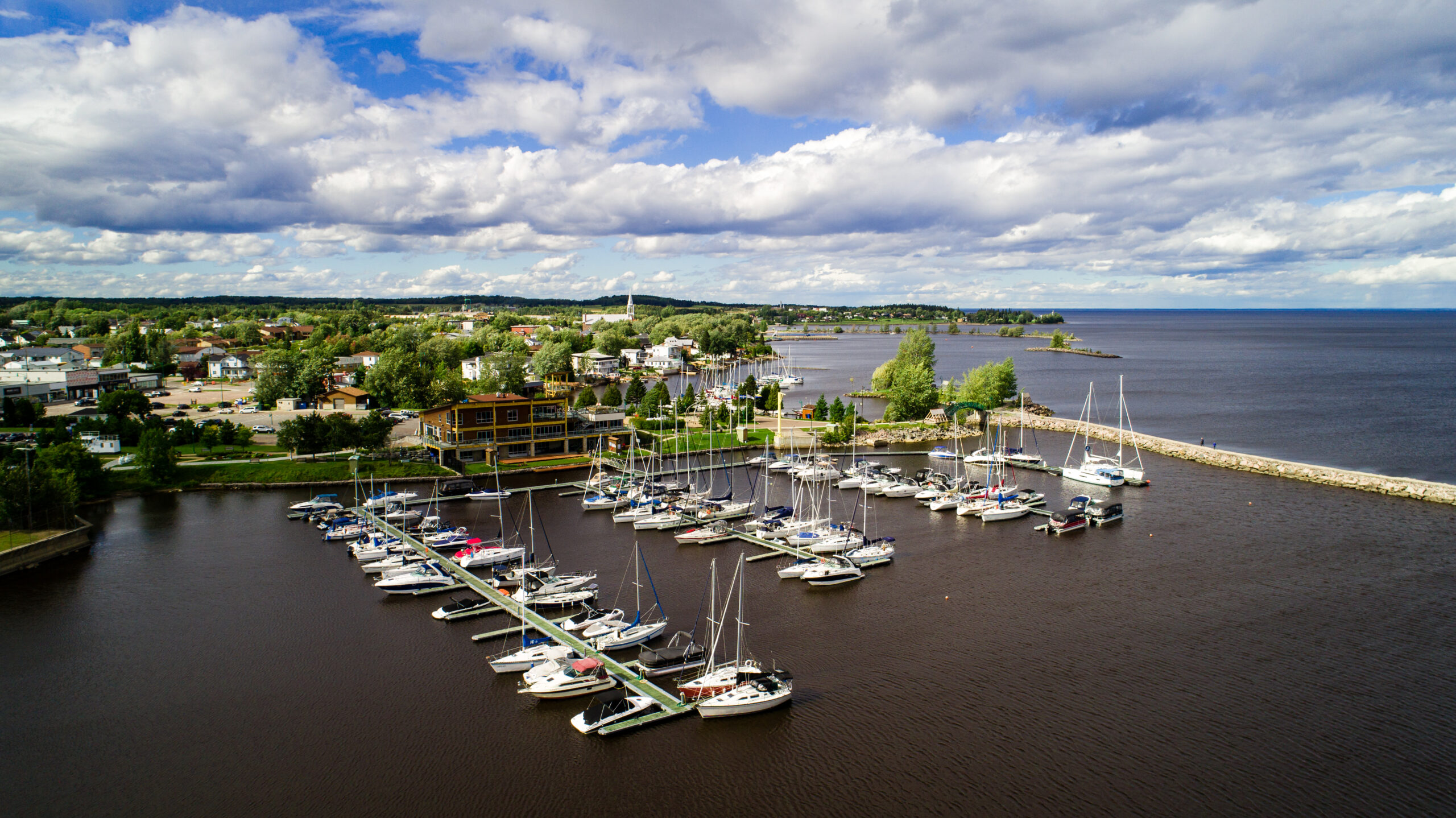 Au.lac.vue.aerienne.marina.roberval (1)